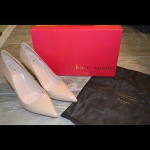 kate spade Licorice patent lthr heel 7M in Powder